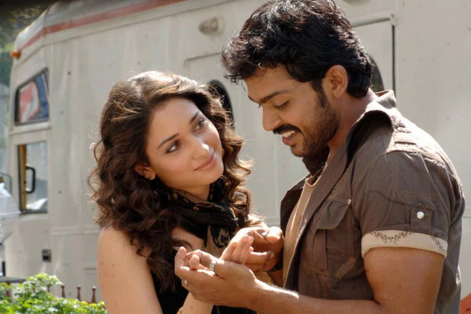 பையா படத்தில் கார்த்தி, தமன்னா.