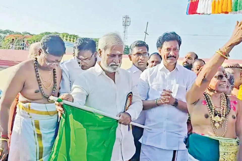 நாகை அருகே திருப்புகலூரில் அம்பாள்-அக்னீஸ்வரசாமி கோவிலில் ஜூன் 5ஆம் தேதி காலை குடமுழுக்கு விழா சிறப்பாக நடைபெற்றது.