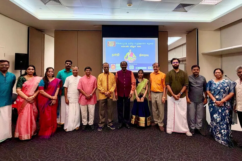 கம்பன் விழா ஏற்பாட்டுக் குழுவினர்.