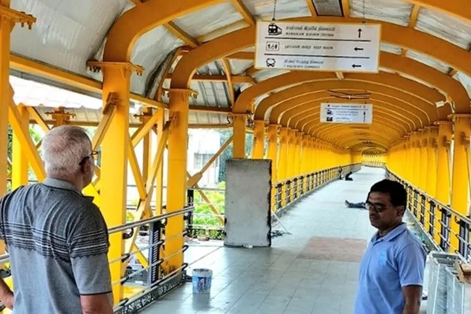 வடபழனியில் பயணிகள் எளிதாக வழிமாற ஏதுவாக, தற்போதுள்ள மெட்ரோ நிலையத்துடன் புதிய பாதையை இணைக்கும் ஆகாய நடைபாதை (Skywalk) அமைக்கும் பணிகள் விறுவிறுப்பாக நடைபெற்று வருகின்றன.