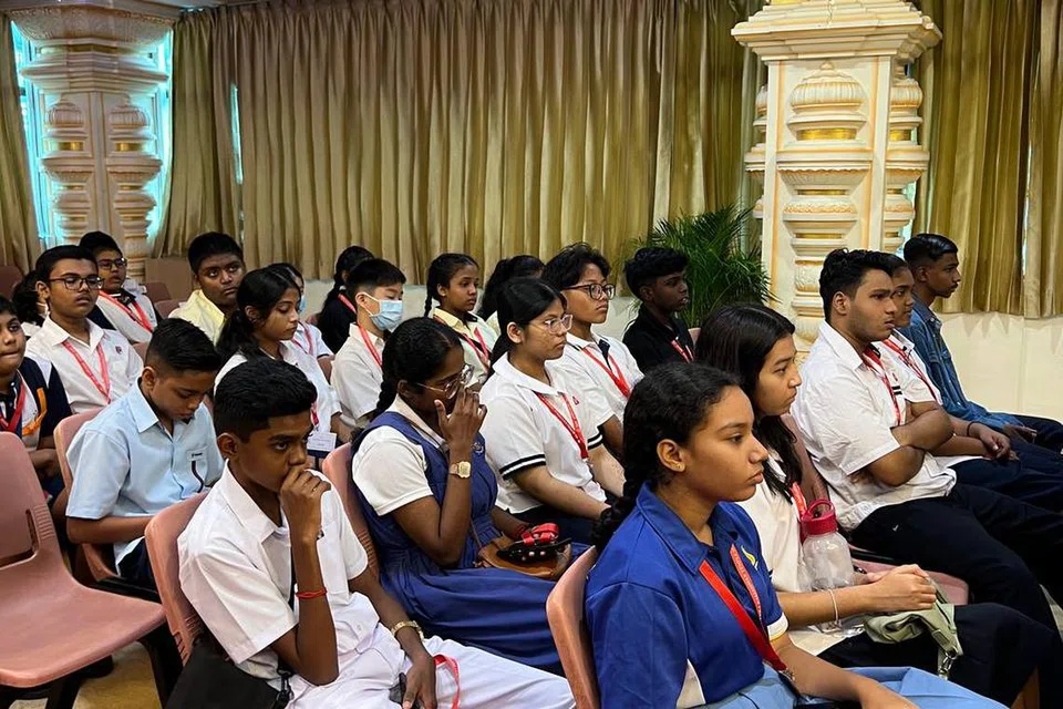 தொடக்கநிலை முதல் பல்கலைக்கழகம் வரை பல்வேறு நிலைகளில் பயிலும் மாணவர்களுக்கு உபகாரச் சம்பளம் வழங்கப்பட்டது.