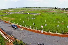 மனைப்பிரிவுகள், கட்டடங்களுக்கு அனுமதி பெறும் நடைமுறையை எளிதாக்க தமிழக அரசு பல்வேறு நடவடிக்கைகளை மேற்கொண்டு வருகிறது.