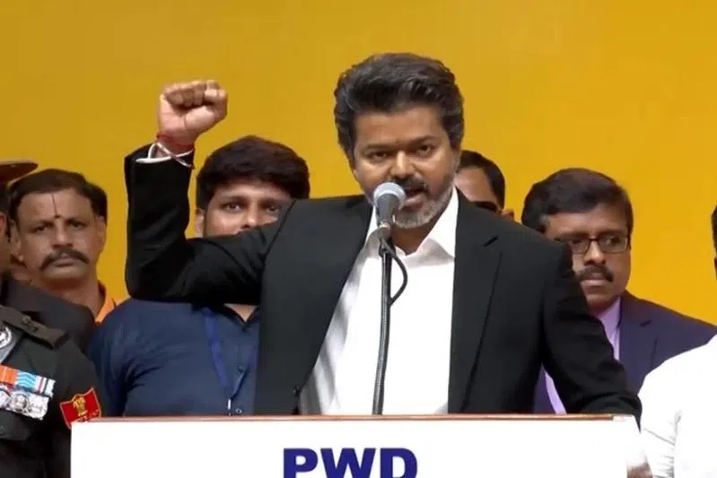 யார் தவறு செய்தாலும் தட்டிக்கேட்பேன்: விஜய்