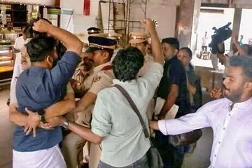 கண்ணூர் மாவட்ட காங்கிரஸ் கட்சி அலுவலகத்தில் இந்திய மாணவர் கூட்டமைப்பினர் நுழைய முயன்றதால் பரபரப்பு ஏற்பட்டது.