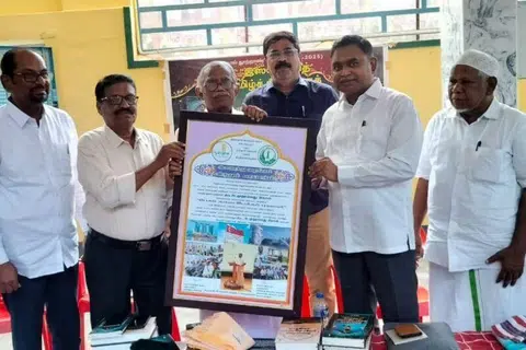 இஸ்லாமிய வாழ்வியலைப் பற்றி விளக்கும் இலக்கியப் படைப்புகளாக ‘கால் நூற்றாண்டுகால இஸ்லாமியத் தமிழ்ச் சிறுகதைக் களஞ்சியம்’ திகழ்கிறது.