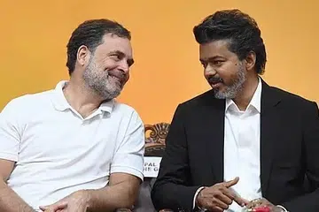 முதல்வர் பதவியேற்பு விழாவில் ராகுல்காந்தி, விஜய்.