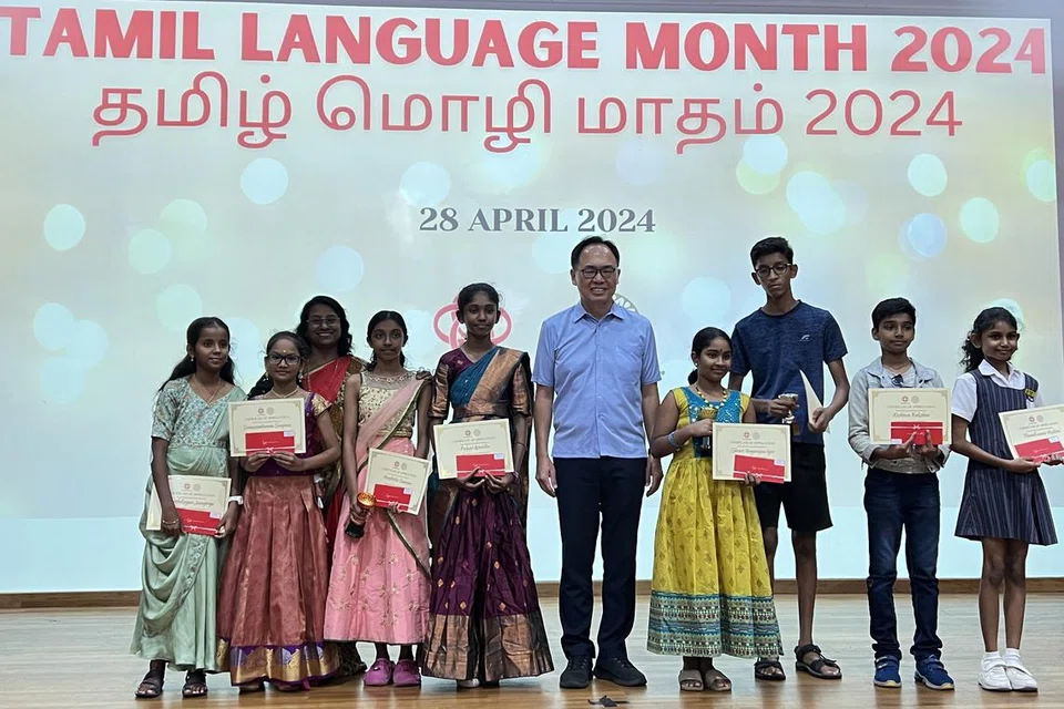 தொடக்கநிலை 4 முதல் 6 பாடல் போட்டியில் பங்கேற்ற மாணவர்கள்.
