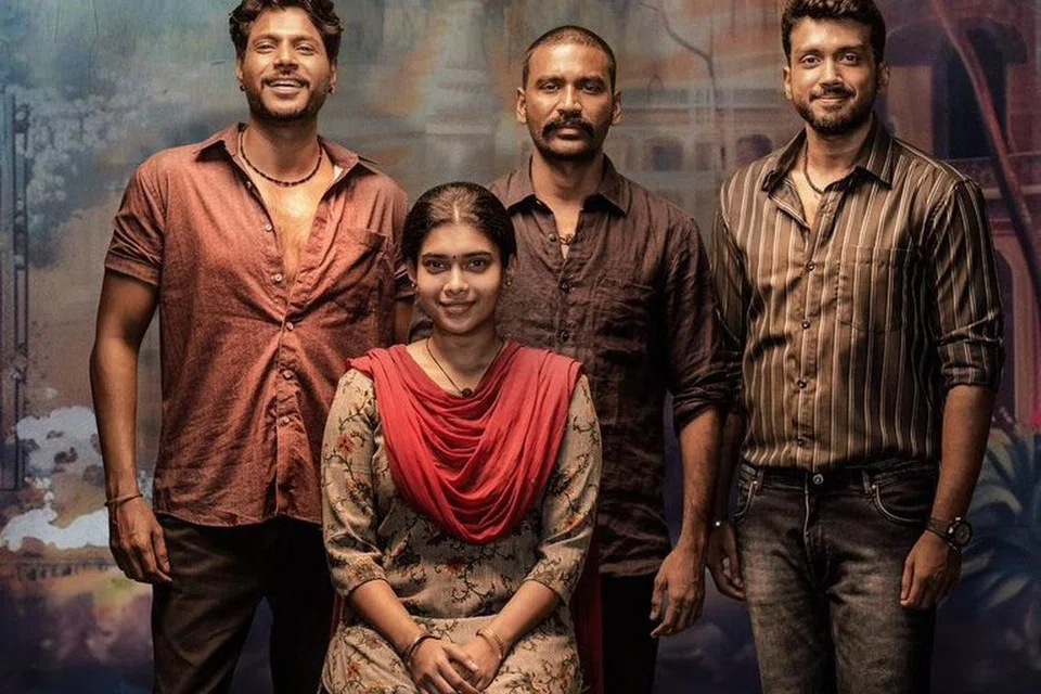 ‘ராயன்’ பட சுவரொட்டியில் தனுஷ், சந்திப் கிஷான், காளிதாஸ் ஜெயராமன், துஷாரா விஜயன் ஆகியோர் உள்ளனர்.  