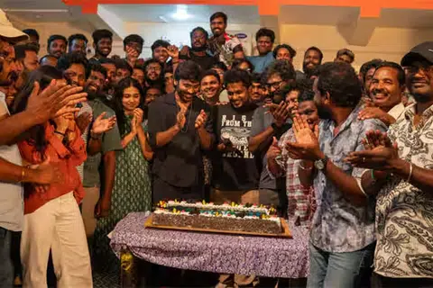 தனுஷின் 54வது படம் நிறைவுற்றதால் படக்குழுவினர் கேக் வெட்டி கொண்டாடினர்.