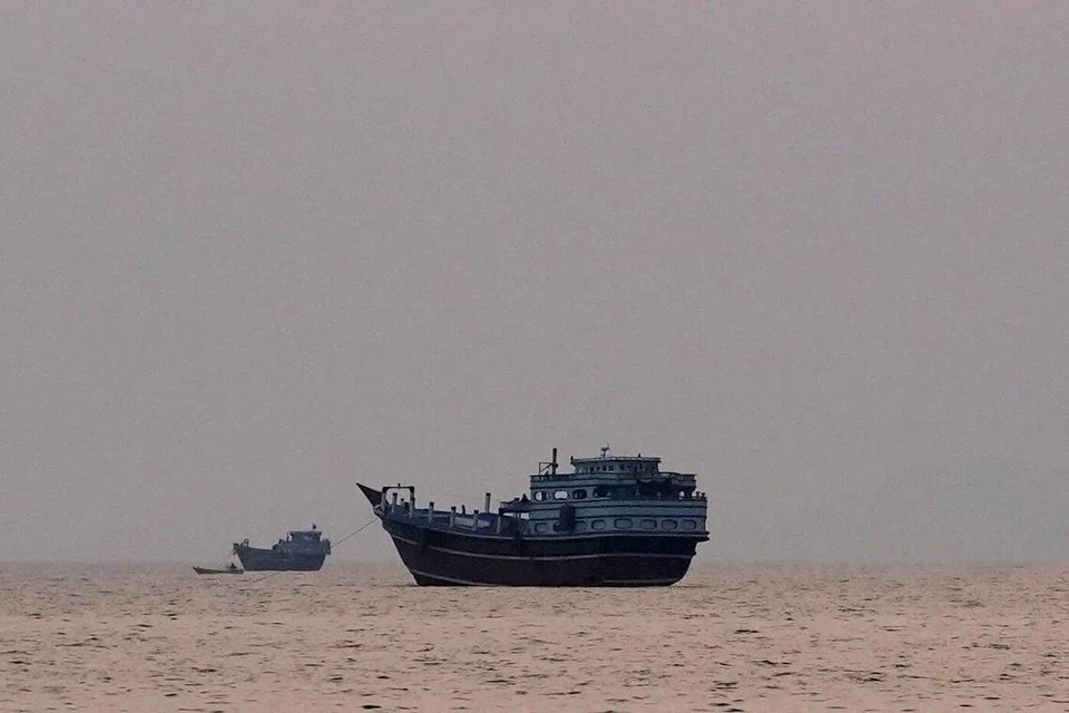 செவ்வாய்க்கிழமை (ஜூலை 21) எடுக்கப்பட்ட படத்தில், ஹோர்முஸ் நீரிணையில் கப்பல்கள்.