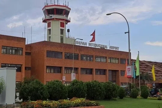 நேபாள விமான நிலையத்தில் 4.28 கிலோ கஞ்சாவுடன் சிக்கிய இரு இந்தியர்கள்