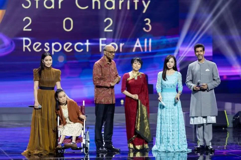 அதிபர் நட்சத்திர அறநிதி நிகழ்ச்சியில் கலந்துகொண்டவர்கள்: (இடமிருந்து) ஸோயி டே, ஸ்டெஃபனி ஃபேம், அதிபர் தர்மன் சண்முகரத்னம், திருவாட்டி ஜேன் இட்டோகி, டயானா செர், ரிஷி புத்ராணி.