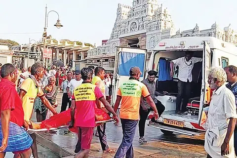 காயமுற்றோர் ‘108’ அவசர மருத்துவ ஊர்தி மூலம் திருச்செந்தூர் அரசு மருத்துவமனைக்குக் கொண்டுசெல்லப்பட்டு, அங்கு அவர்களுக்கு சிகிச்சை அளிக்கப்பட்டு வருகிறது.