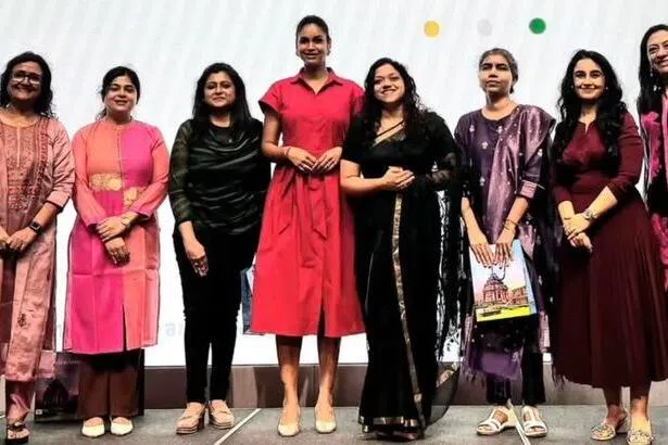 இந்தியப் பெண்களுக்குக் கைகொடுக்கும் தகவல் தொடர்