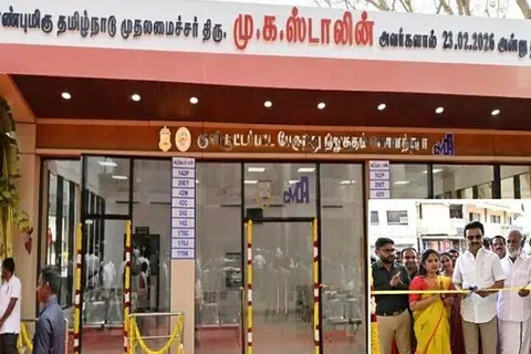 வடசென்னையில் குளிர்சாதன வசதி பொருத்தப்பட்ட பேருந்து நிறுத்தம் கொளத்தூரில் திறக்கப்பட்டுள்ளது.