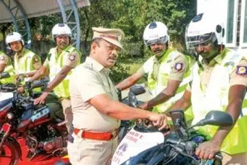 காவல்துறையினருக்கு ‘மொபைல் டேட்டா டெர்மினல்’ என்ற கருவி பொருத்தப்பட்ட, நவீன தொழில்நுட்பம் கொண்ட இருசக்கர வாகனங்கள் வழங்கப்பட்டுள்ளன.