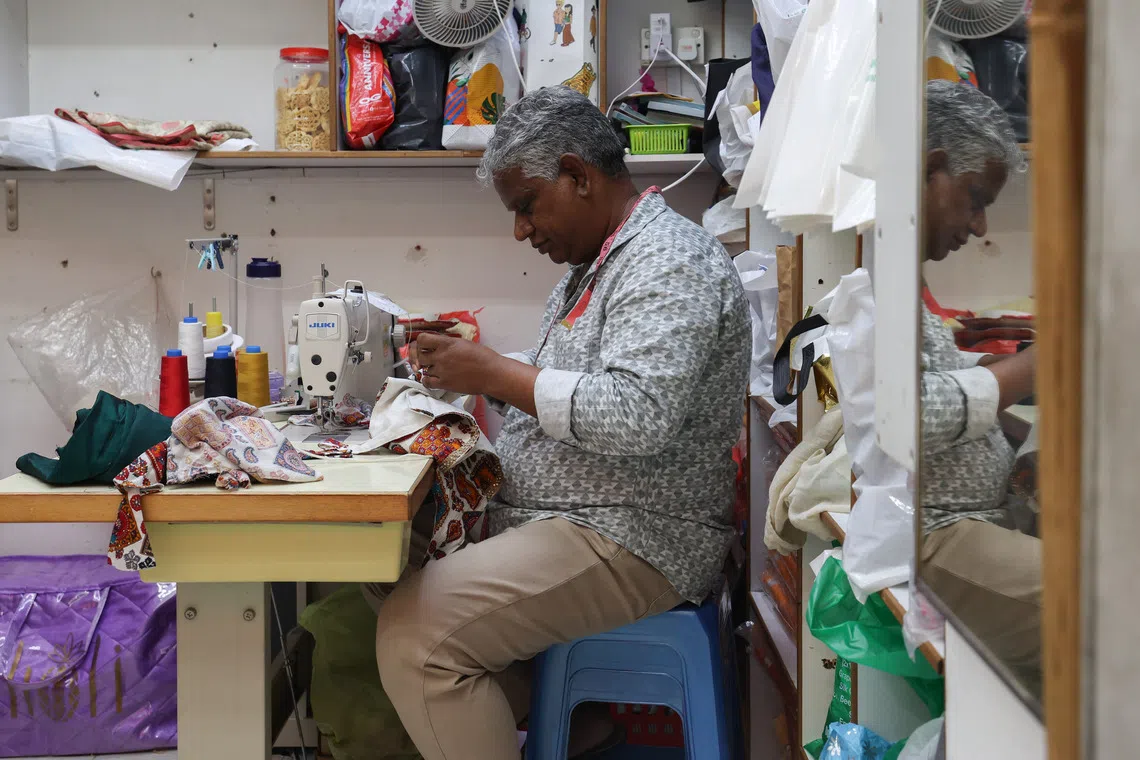 தீபாவளிக்கு முந்திய நாள்: தேக்கா வட்டாரத்தில் திரண்ட மக்கள்