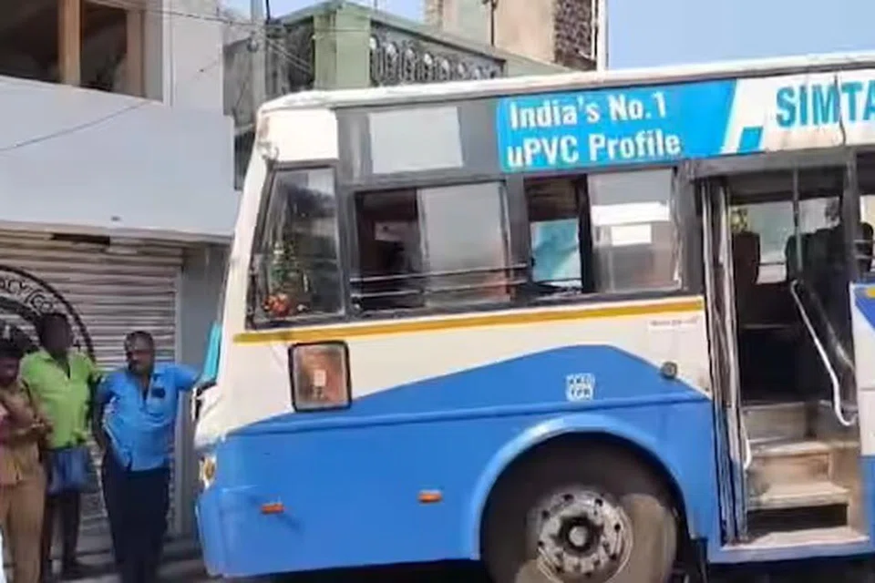 விபத்துக்குள்ளான பேருந்தில் வேகத்தடை செயல்படவில்லை எனக் கூறப்பட்டது.