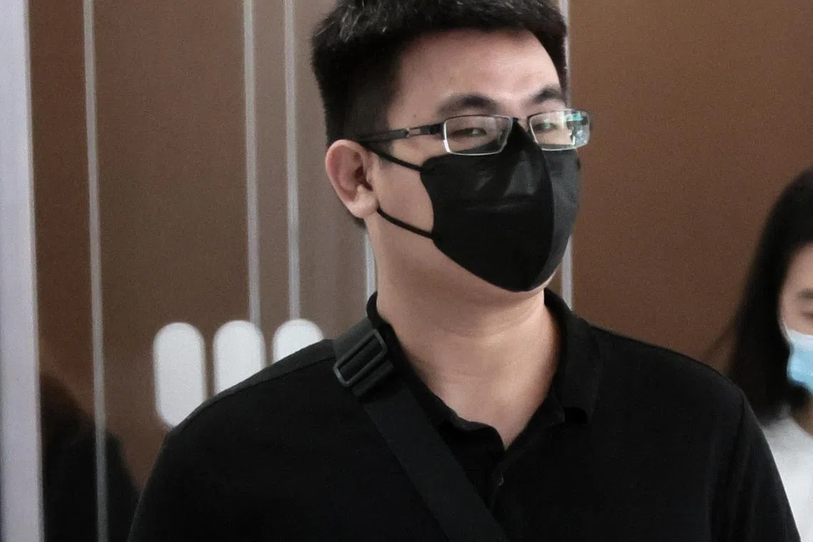 பெண் வாடிக்கையாளரை மானபங்கம் செய்த உடற்பிடிப்பாளருக்குச் சிறை, பிரம்படி