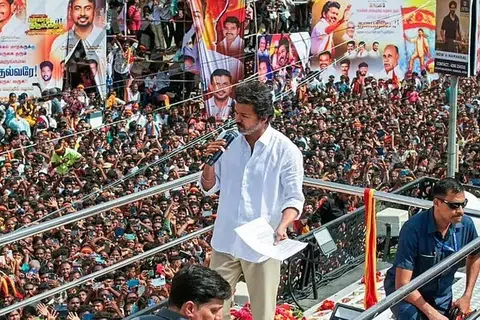 கரூர் சம்பவத்திற்குப் பிறகு மக்கள் சந்திப்புக் கூட்டத்தை ஒத்திவைத்த விஜய்.
