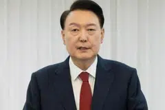 இடைநீக்கம் செய்யப்பட்டுள்ள தென்கொரிய அதிபர் யூன் சுக் யோல்.