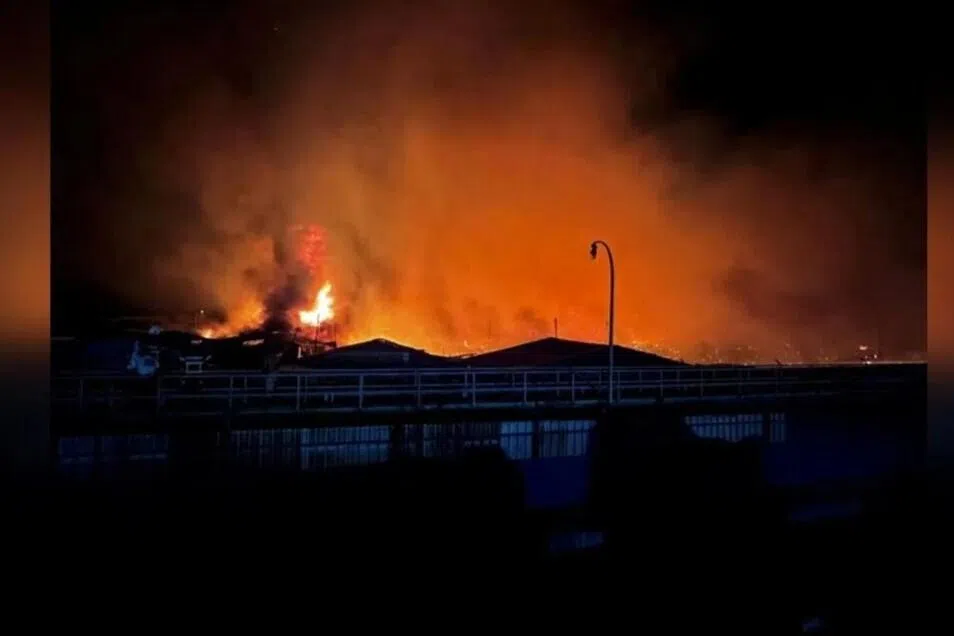 சபாவில் பெருந்தீ: நீரில் அமைக்கப்பட்ட 200 மரவீடுகள்  அழிந்தன 