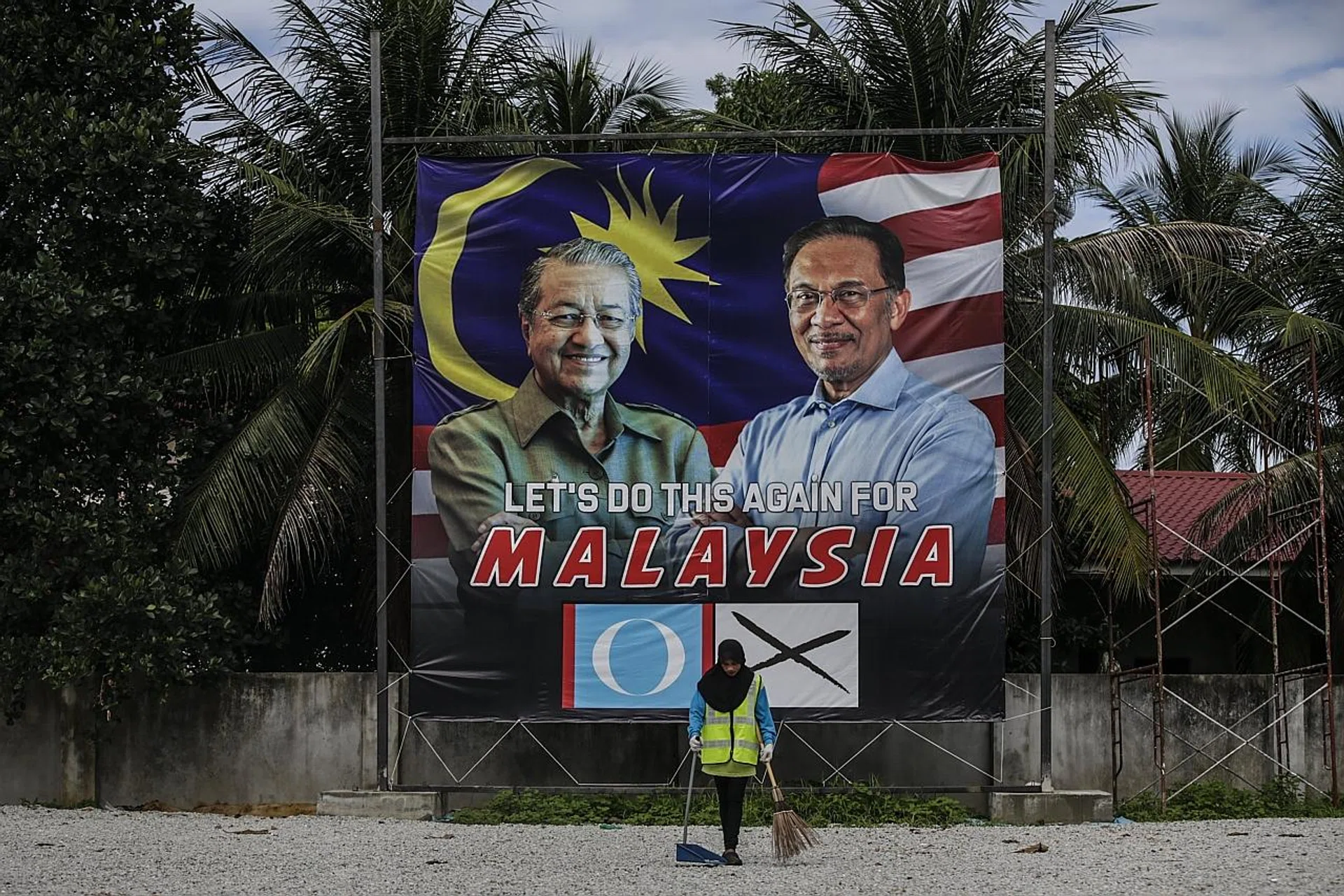 A poster of Dr Mahathir Mohamad (left) and jailed Malaysian opposition leader Anwar Ibrahim. PHOTO: EPA
