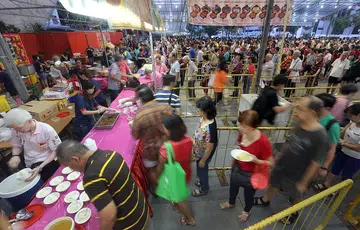 6,000 celebrate chap goh mei at temple