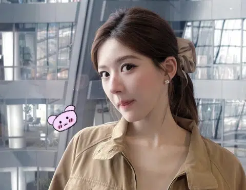 Man uses Zhao Lusi's photo to beg for money