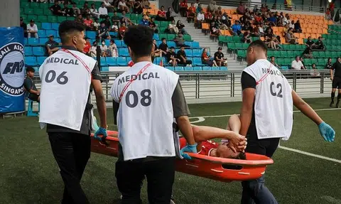 Cloud over Lions' AFF campaign as chief striker Ikhsan suffers knee injury