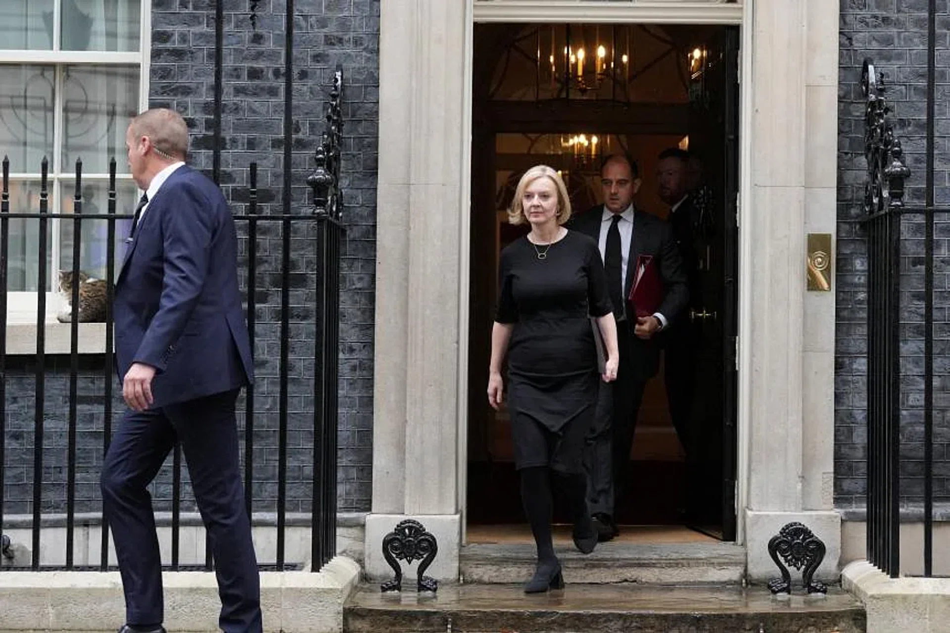 British PM Liz Truss has been under mounting pressure to quit, just six weeks into the job. 

