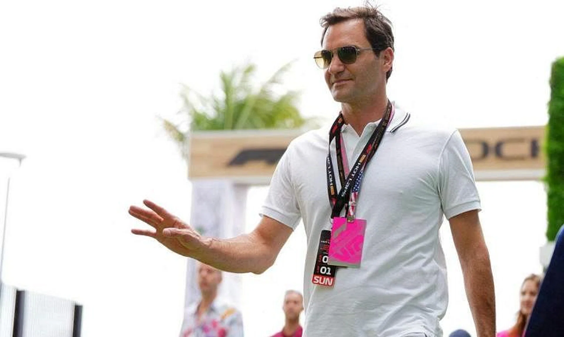 Roger Federer can offer directions in English, French, or German.