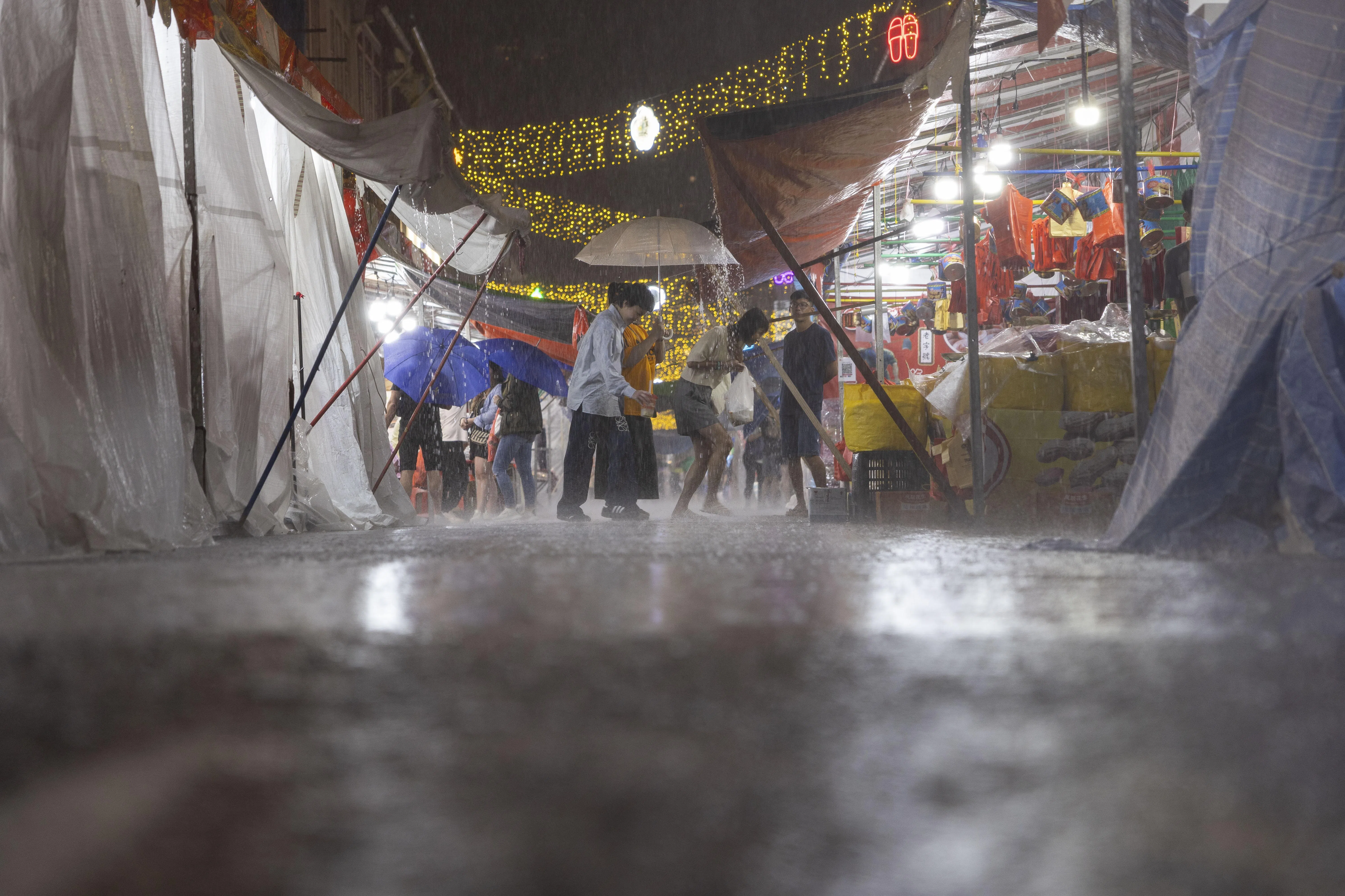 Monsoon surge March 19-21; temperatures can drop to 22 deg C