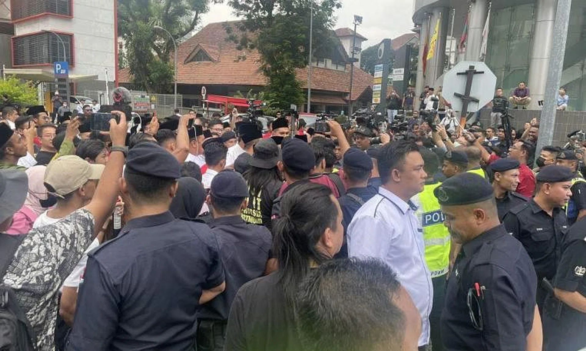 The protesters were members of Umno Youth, Malaysian Chinese Association Youth, and the People’s Progressive Party.
