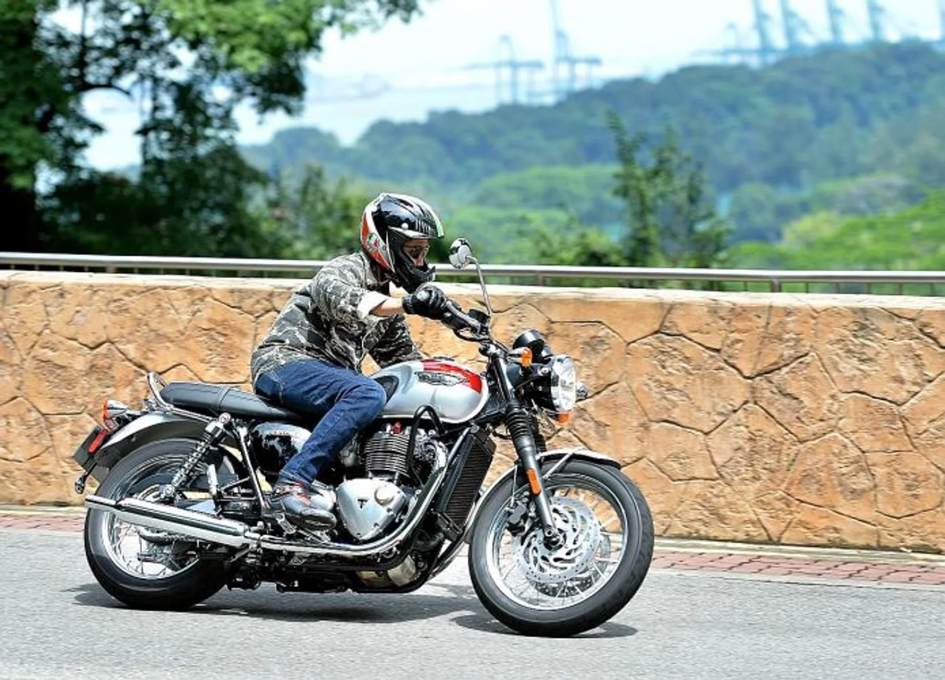 Triumph Bonneville T120.