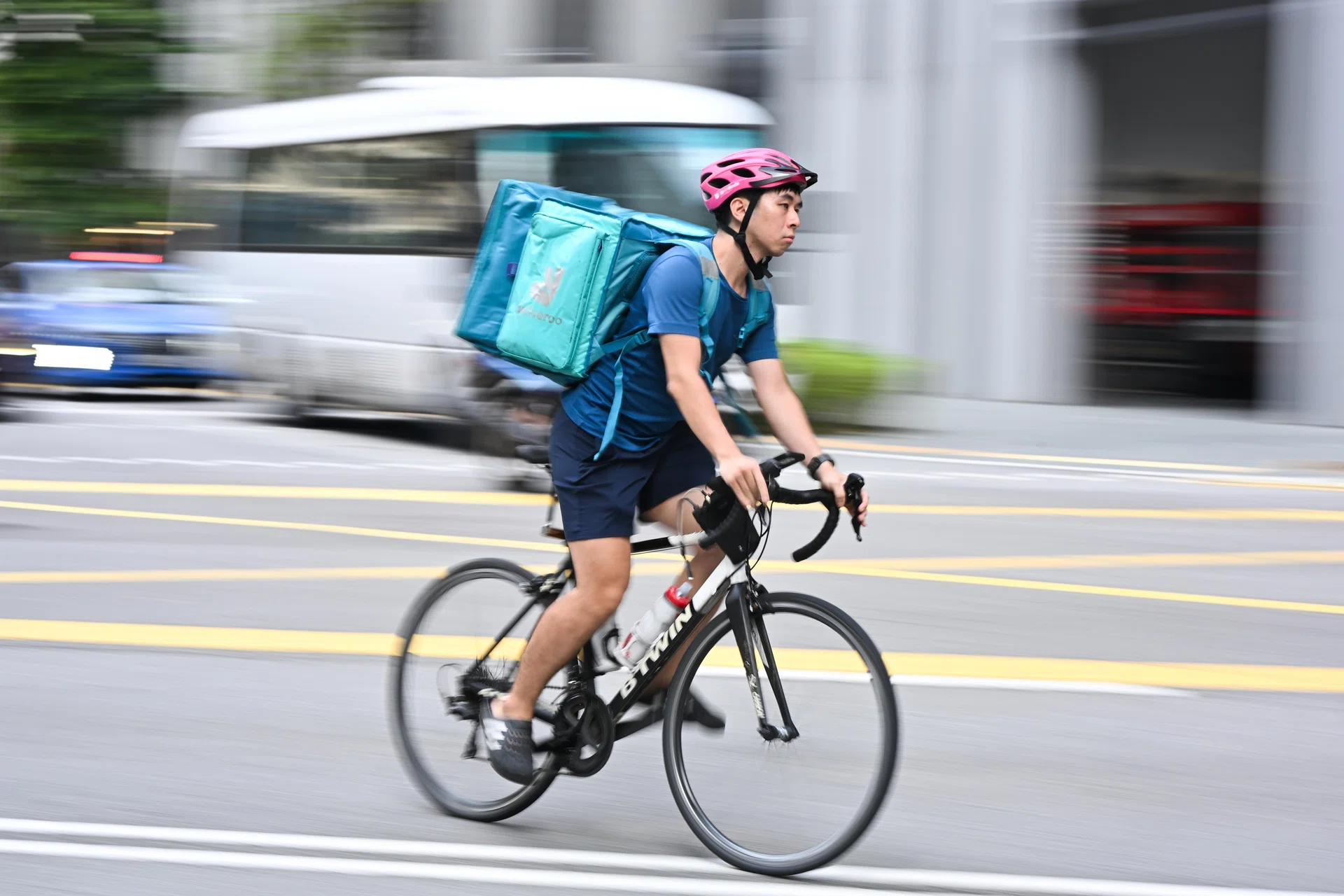 More initiatives will be introduced in 2025 to smoothen the work of food and parcel deliveries. 