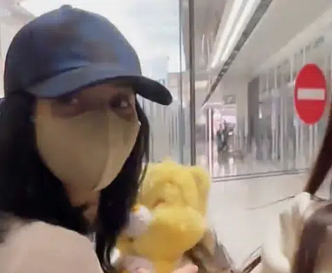 In Blackpink Lisa in Singapore for Taylor Swift?