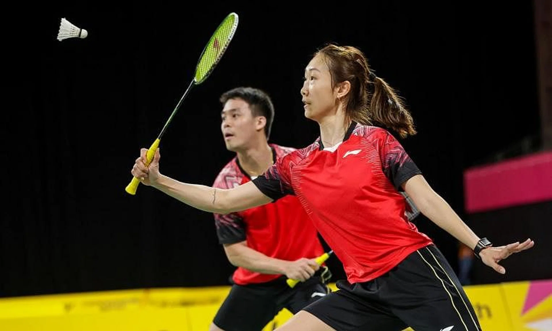 Singapore shuttlers Terry Hee and Jessica Tan will now face England's Marcus Ellis and Lauren Smith in the final.