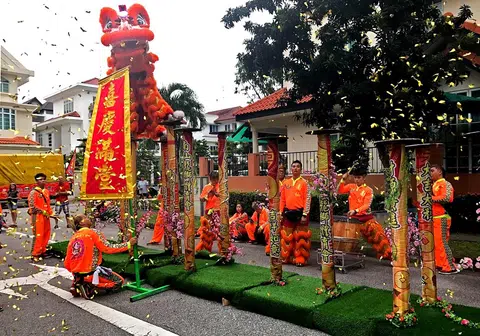 Uncertain economy hits lion dancers