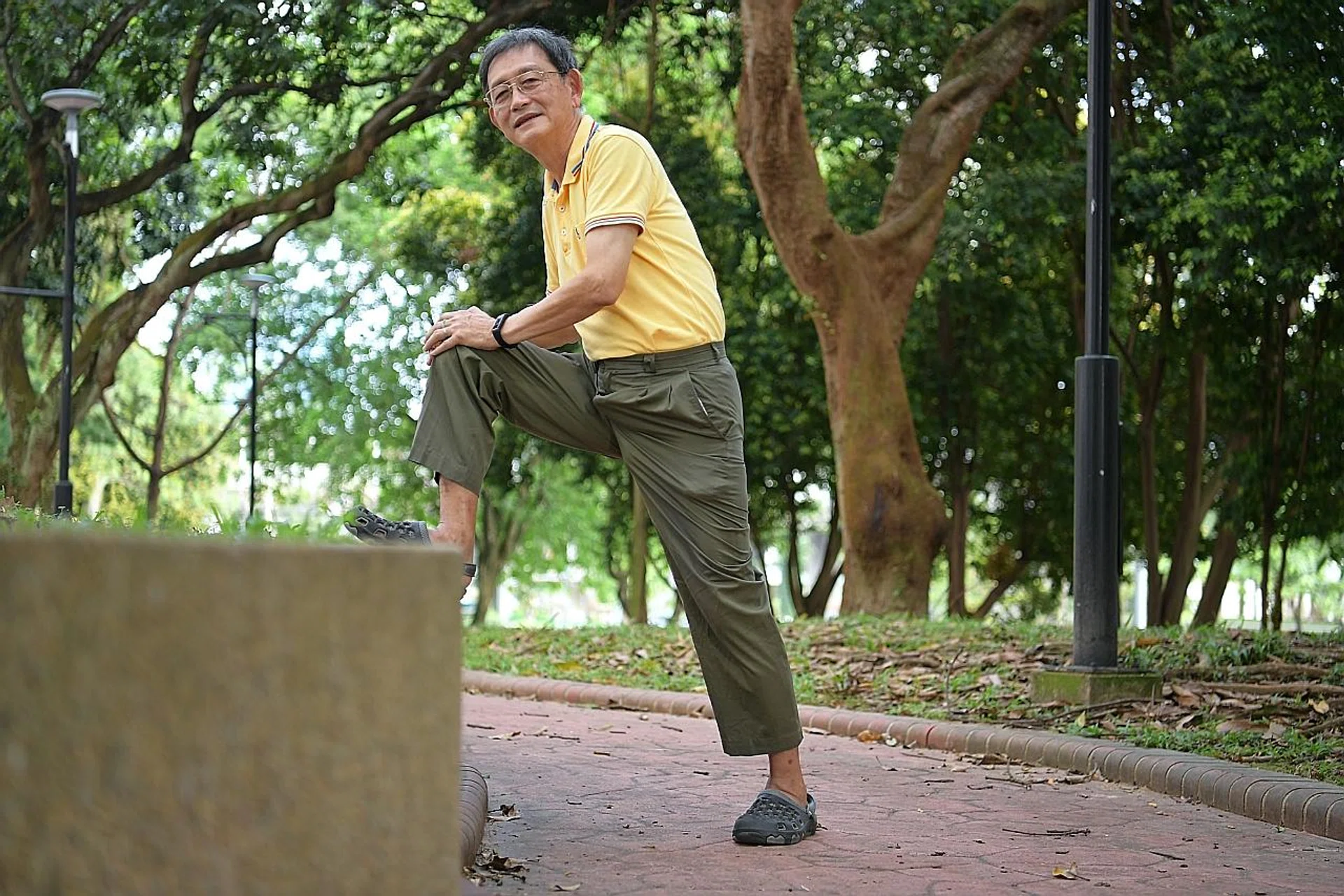 Mr Tan How Lit now skips the bus in favour of walking to markets near his home. 