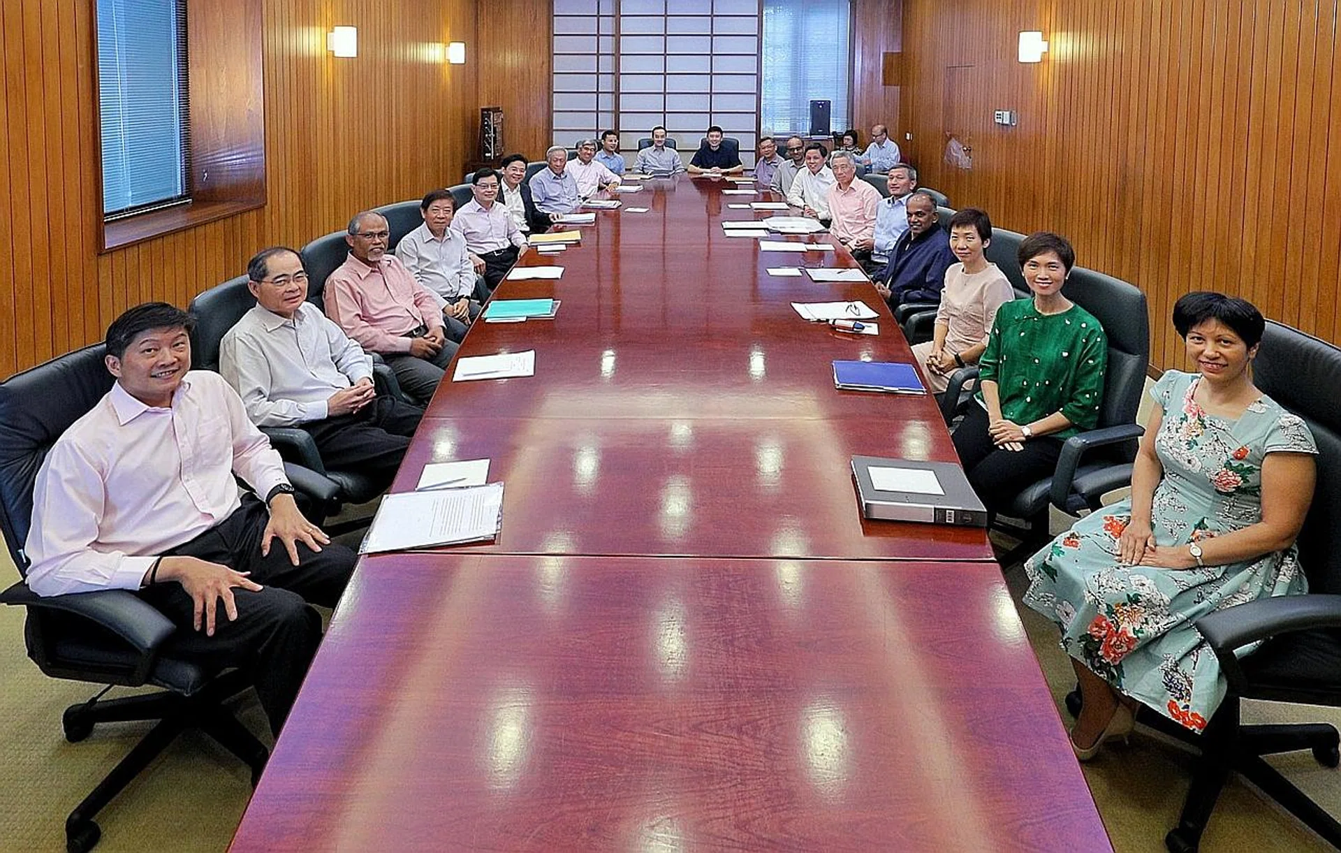 Prime Minister Lee Hsien Loong posted a photo of the current members of his Cabinet on Facebook yesterday. 