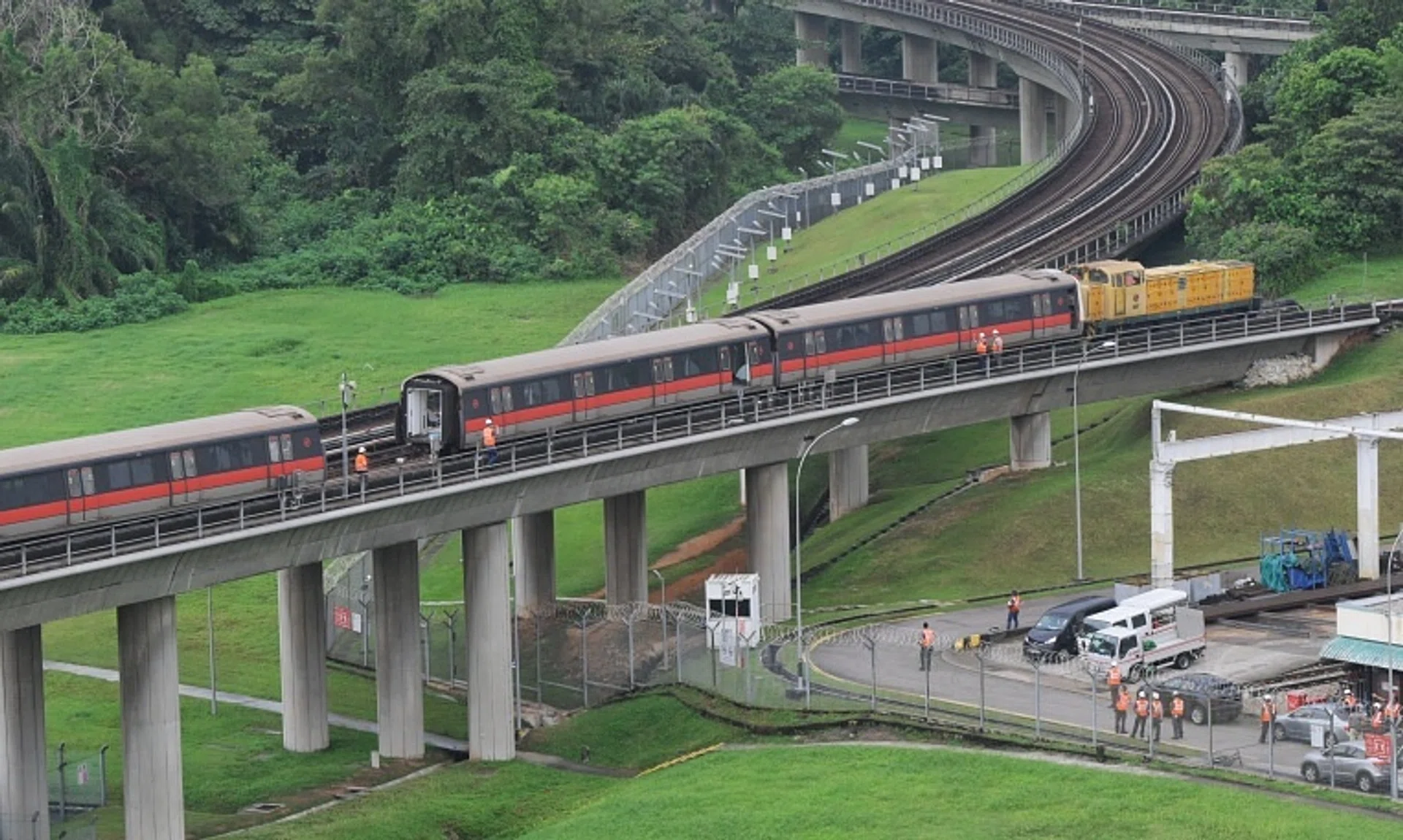 At 3pm on Sept 25, the second and first carriages of the affected train were towed back to the depot.