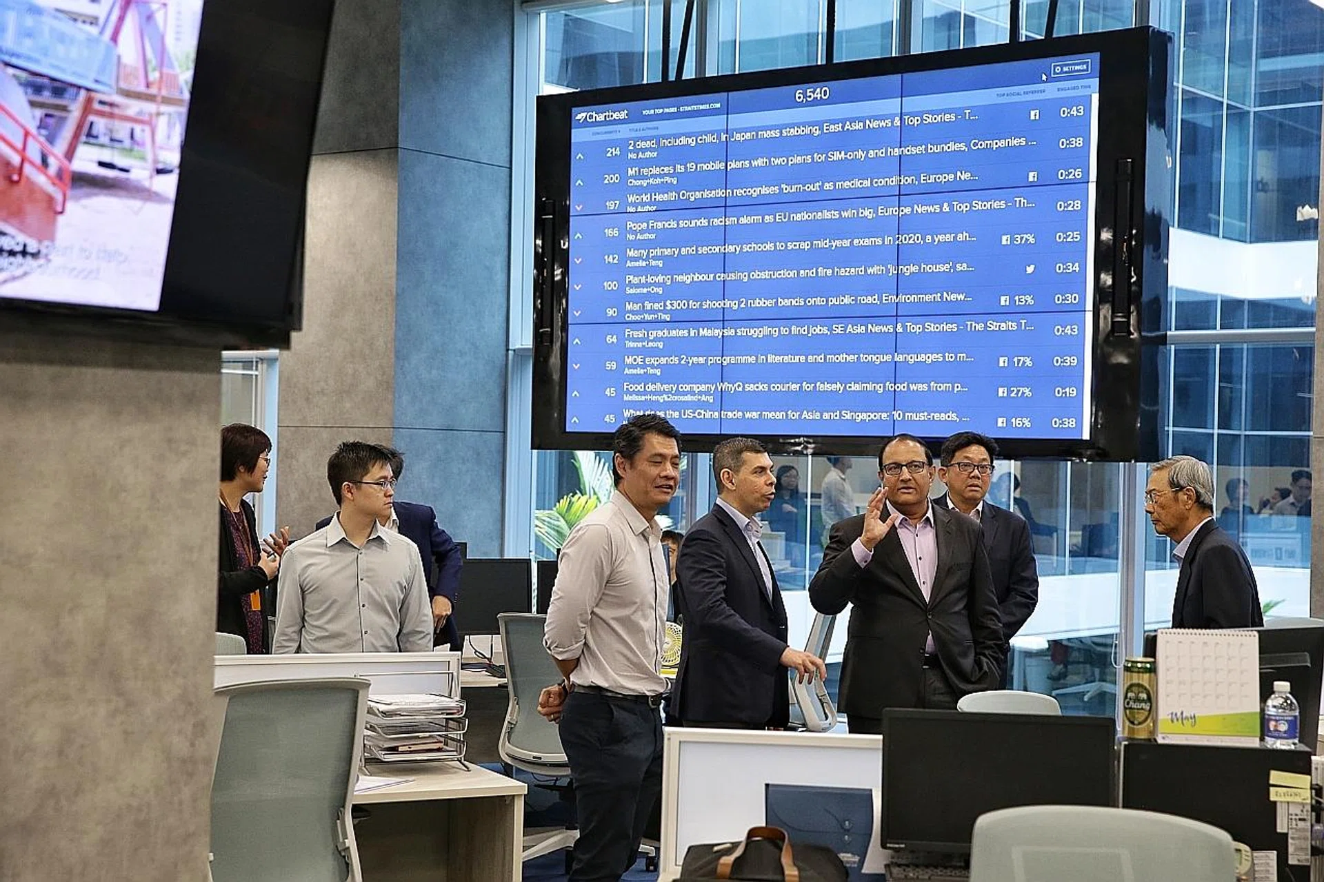 (From left) EMTM Head of Digital Strategy Eugene Leow, EMTM Editor-in-Chief Warren Fernandez, Minister for Communications and Information S Iswaran, SPH CEO Ng Yat Chung and SPH Chairman Dr Lee Boon Yang touring The Straits Times newsroom. 
