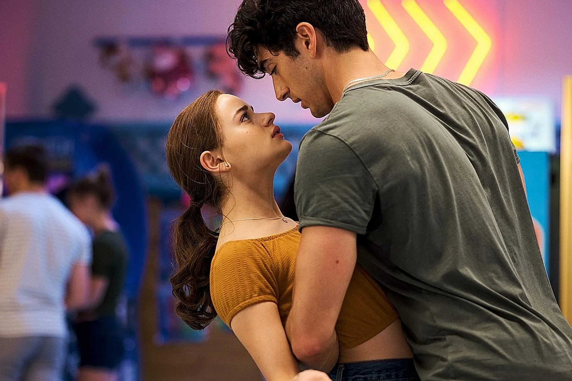 Joey King (left) and Taylor Zakhar Perez in The Kissing Booth 2. 