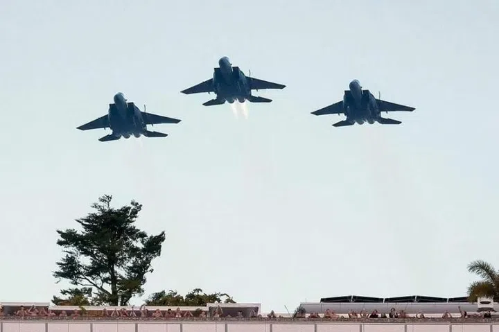 787