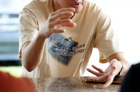 Man claims his Tantan date and her 'sister' drank him dry