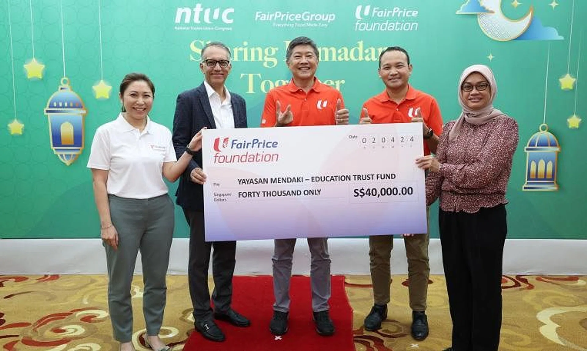 Presentation of cheque for the $40,000 donation to Mendaki CEO Zuraidah Abdullah (extreme right).