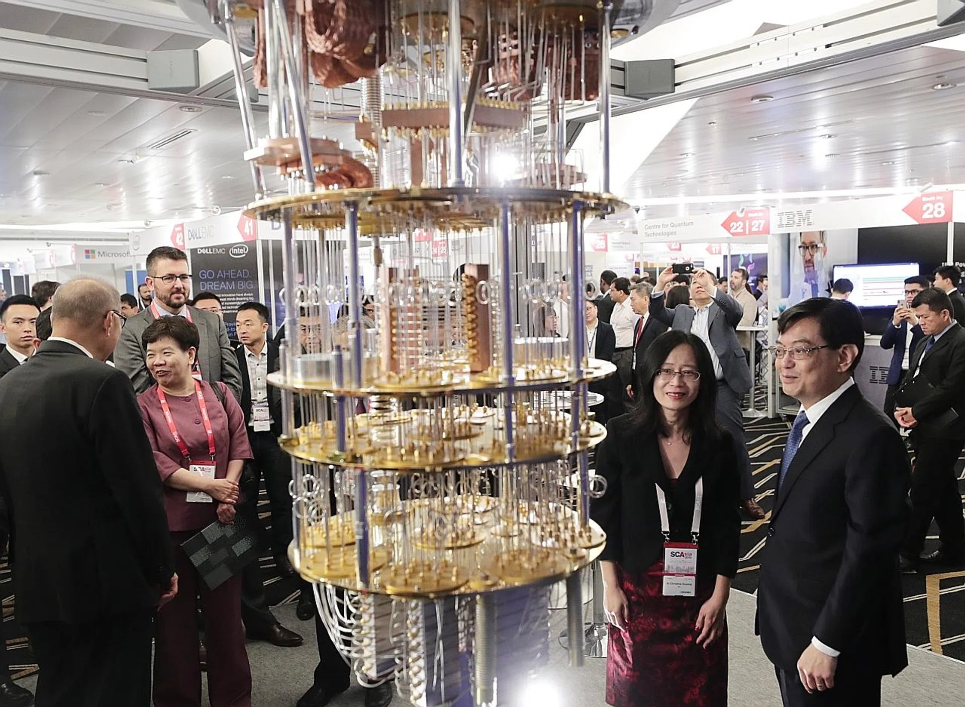 (Far right) Finance Minister Heng Swee Keat viewing a universal quantum computer model on display at SupercomputingAsia 2019. 