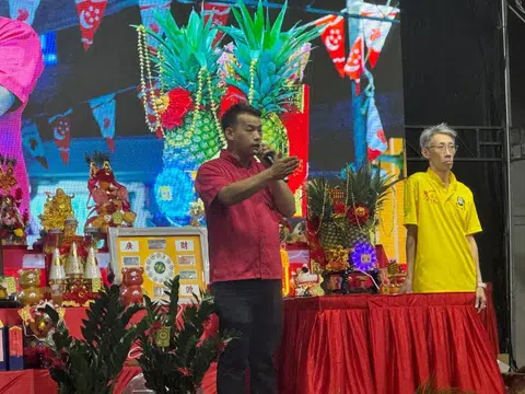 Hokkien chants and high stakes: Meet auctioneer Kelvin Oh
