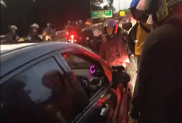 S'pore driver mobbed at Tuas Checkpoint after allegedly hitting motorbike